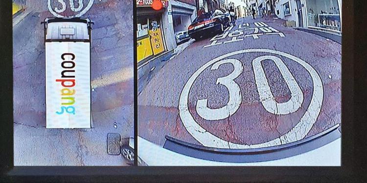 Coupang Around view display installed on delivery vehicle