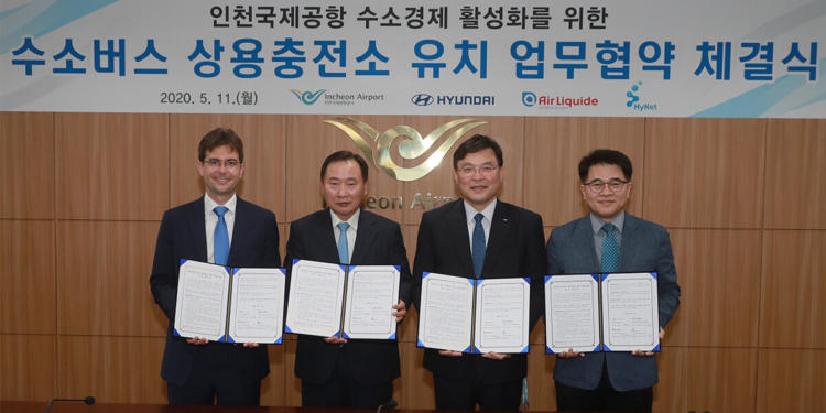 (From left to right) Guillaume Cottet, President & Representative Director of Air Liquide Korea; Seong Kwon Han, President and Head of Commercial Vehicle Division at Hyundai Motor Company; Bon-hwan Koo, CEO of Incheon Airport Corp.; Jong-soo Yoo, CEO of HyNet at the MoU signing ceremony for the establishment of a hydrogen charging station for buses in Incheon International airport. / photo courtesy of Hyundai Motor
