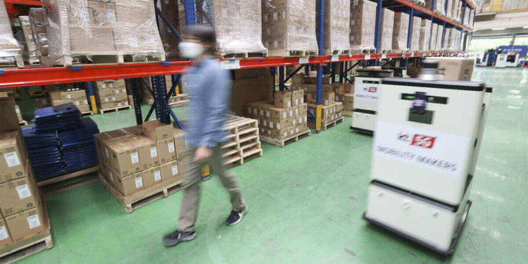 KT Corp. deployed 5G-powered self-driving carts, Nargo and Targo, at its Seobu Distribution Center.