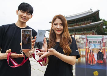 SK Telecom launches 5G-based augmented reality (AR) tour to let visitors experience life during the Joseon Dynasty in Changdeokgung Palace, Seoul.