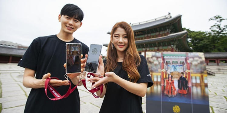 SK Telecom launches 5G-based augmented reality (AR) tour to let visitors experience life during the Joseon Dynasty in Changdeokgung Palace, Seoul.
