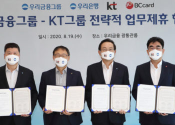 KT Group signs a memorandum of understanding with Woori Financial Group to jointly promote digital finance business. (From left) Chairman Kwon Kwang-seok (Woori Bank), CEO Koo Hyun-mo (KT Group), Chairman Son Tae-seung (Woori Financial Group), and President Lee Dong-myeon (BC Card).