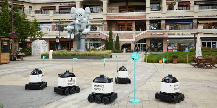 Woowa Brothers installs its improved delivery robots "Dilly Drive" at the Gwanggyo Alley Way complex, paving the way to a new era of food delivery service