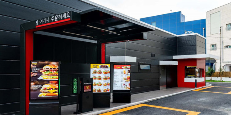 Samsung Electronics installs its SMART digital displays to a McDonald's outlet in Goyang for customers to view food menus, advertisements, and discounts.