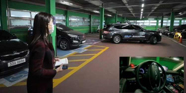 An 5G-powered autonomous vehicle parks in a public parking lot in western Seoul on its own during a demonstration by LG Uplus
