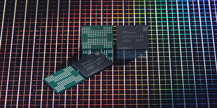 SK hynix 512 Gb 176-layer 4D NAND flash chips / photo courtesy of SK hynix
