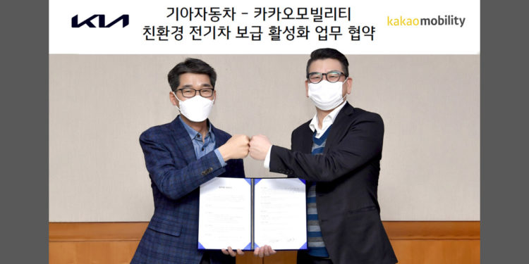 Kia Motors and Kakao Mobility signs a business agreement promoting the adoption and distribution of eco-friendly electric taxis. / photo courtesy of Kia Motors