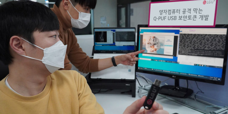 LG Uplus developed a USB-type security token, “Q-PUF USB,” with Post Quantum Cryptography (PQC) technology to strengthen service security against attacks from quantum computers. / photo courtesy of LG Uplus