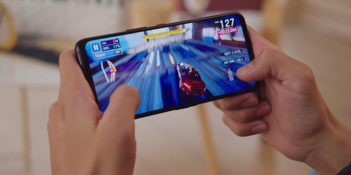 Photo capture of ASUS ROG phone 5 equipped with Samsung Display's 6.78-inch OLED from ASUS' YouTube Channel