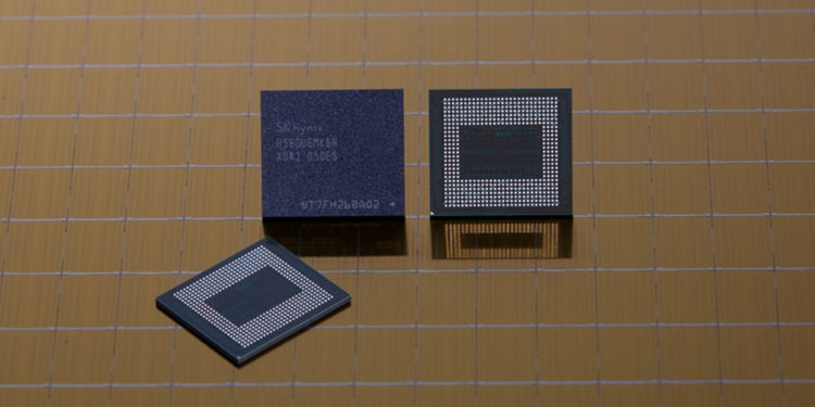 SK hynix Inc. announces the start of the premium 18GB LPDDR5 mobile DRAM’s mass production, which supports the largest capacity in the industry. / photo courtesy of SK hynix