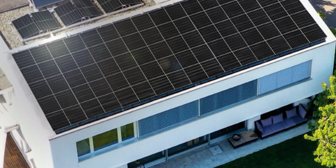 LG Electronics announced that it had developed the NeON H, an advanced eco-friendly solar panel with high efficiency and long-lasting durability. . photo courtesy of LG Electronics