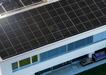 LG Electronics announced that it had developed the NeON H, an advanced eco-friendly solar panel with high efficiency and long-lasting durability. . photo courtesy of LG Electronics