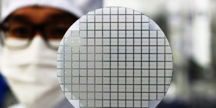 SK Hynix considers investing more in chip foundry businesses to appease the increasing consumer electronics demand amid the ongoing global chip shortage.