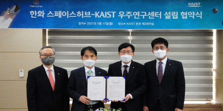 Hanwha Group’s Space Hub and KAIST would co-establish a space research center and develop various commercialization projects for space technology research. / photo courtesy of Hanwha Group