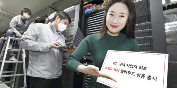 KT Corp. developed South Korea’s first AMD processor-based virtual server IaaS product, delivering high performance at low prices. KT employees promoting the launch of AMD processor-based IaaS products. / photo courtesy of KT Corp.