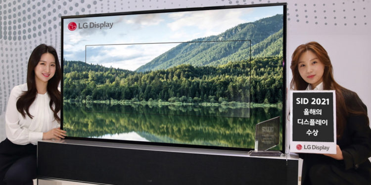 LG Display’s 65-inch Rollable OLED TV receives the highest SID award, Display of the Year, for its advanced display and revolutionary space optimization. / photo courtesy of LG Display