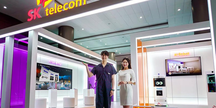 SK Telecom highlighted its future innovations at a COEX exhibit, including the new 5G 28GHz, Keemi disinfecting robot, and metaverse-optimized services. / photo courtesy of SK Telecom