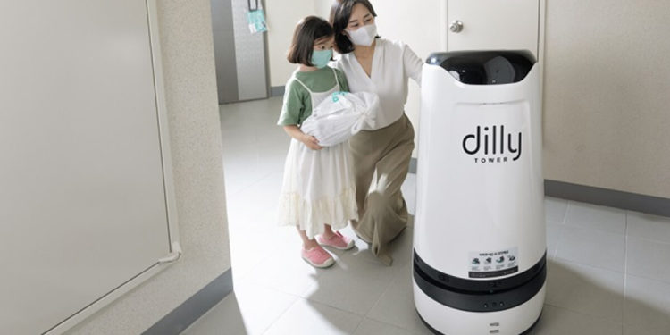 Woowa Brothers launched the Dilly Tower, its autonomous food delivery robot, promoting contactless services and self-driving delivery technologies. / photo courtesy of Woowa Brothers