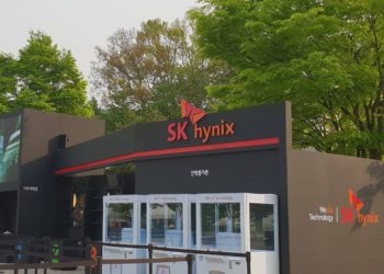 Samsung, SK Hynix stocks plummet along with memory chip prices