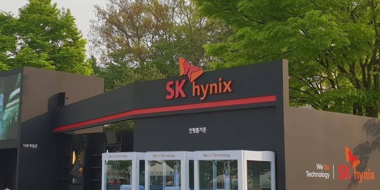 Samsung, SK Hynix stocks plummet along with memory chip prices