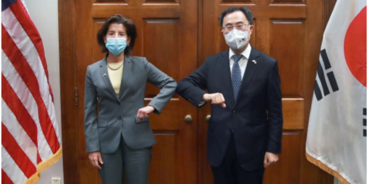 Korea to expand bilateral ties with the U.S. to resolve semiconductor shortage