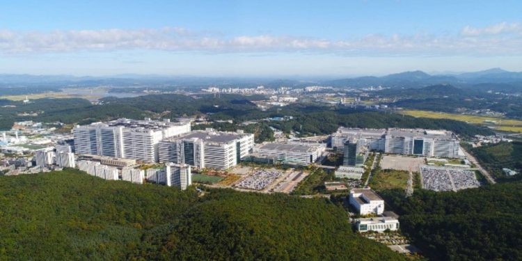 LG Display Commits $925M to Boost Next-Gen OLED Tech in Korea and Vietnam