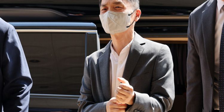  Court Trial Heats Up: Kakao Founder Faces Prison over Controversial SM Deal