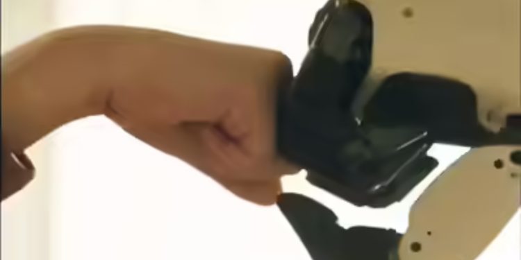 LG to Debut CLOiD Home Assistant Robot at CES 2026